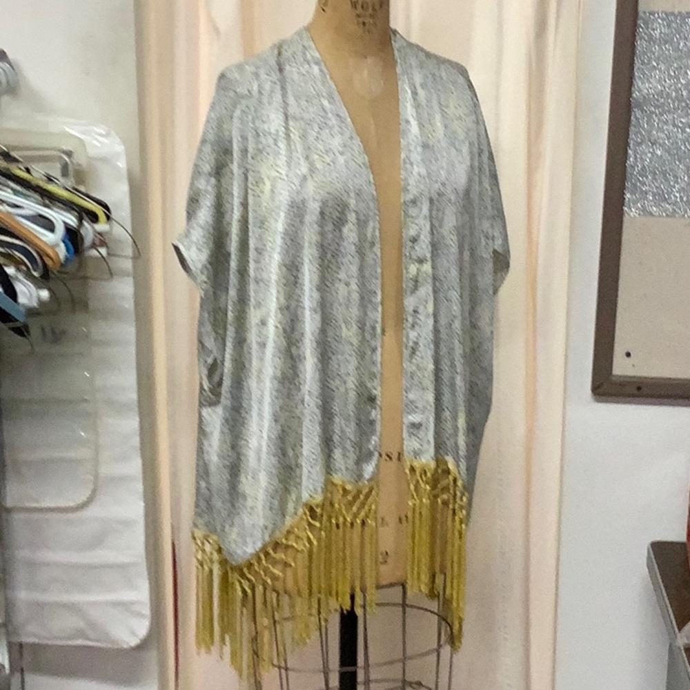 Mystree Gray and Yellow Patterned Kimono